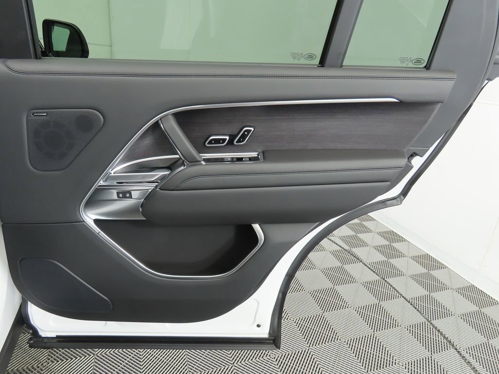 New 2025 Land Rover Range Rover Long Wheelbase SE image 27