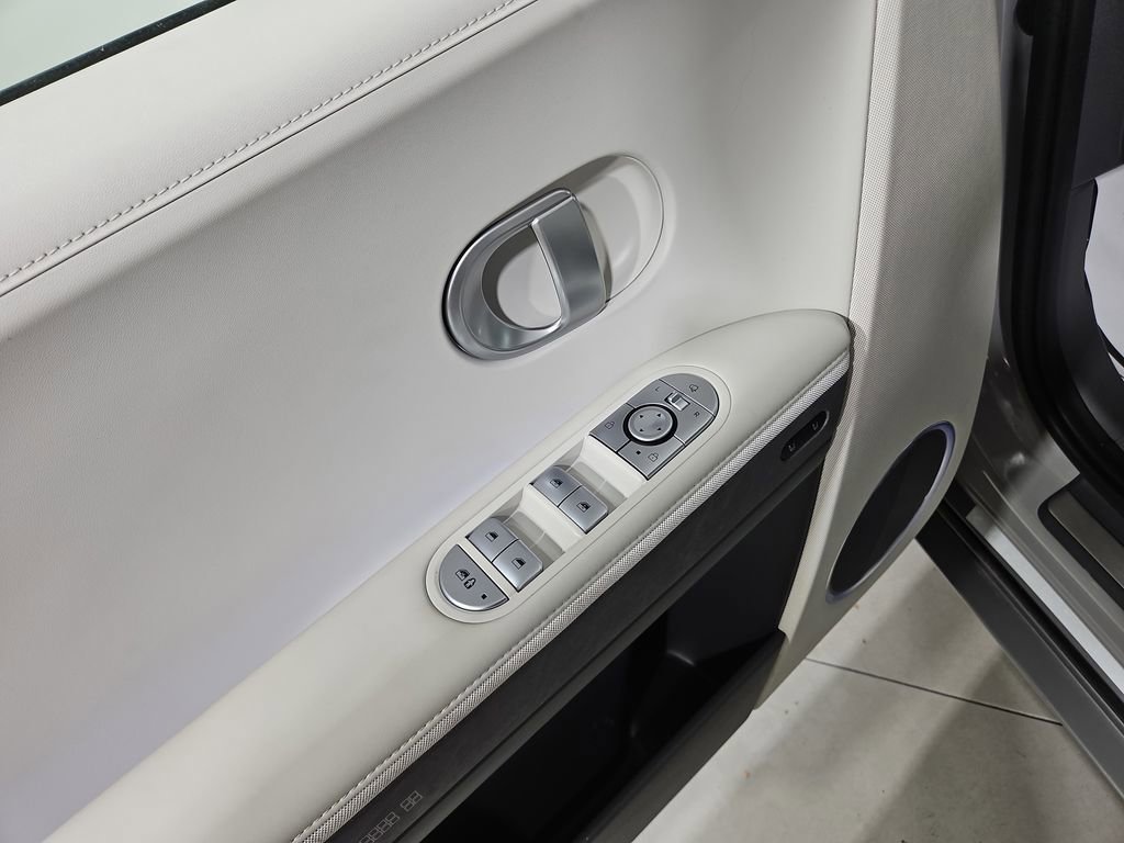 Certified 2024 Hyundai Ioniq 5 Limited AWD/4WD image 12
