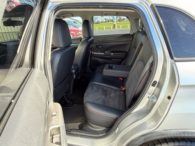 Used 2018 Mitsubishi Outlander Sport SE FWD image 14