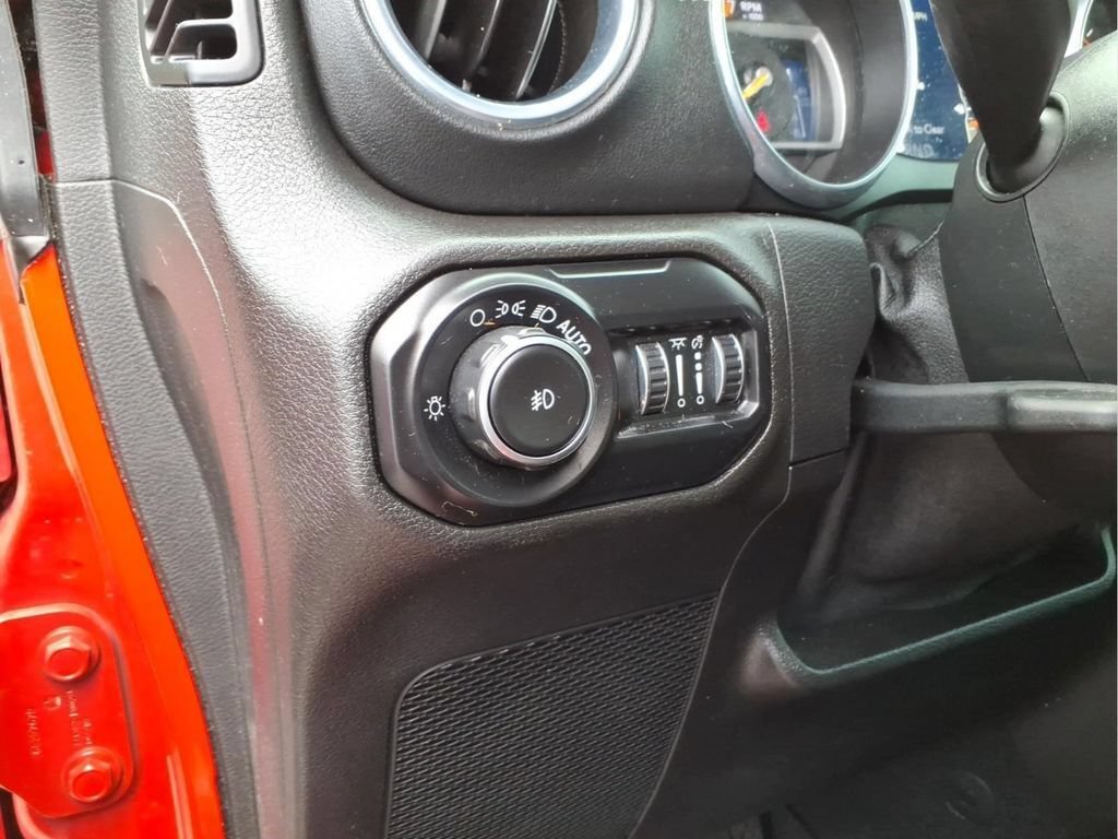 Used 2018 Jeep Wrangler Unlimited Sahara w/ Quick Order Package 24M Moab AWD/4WD image 20