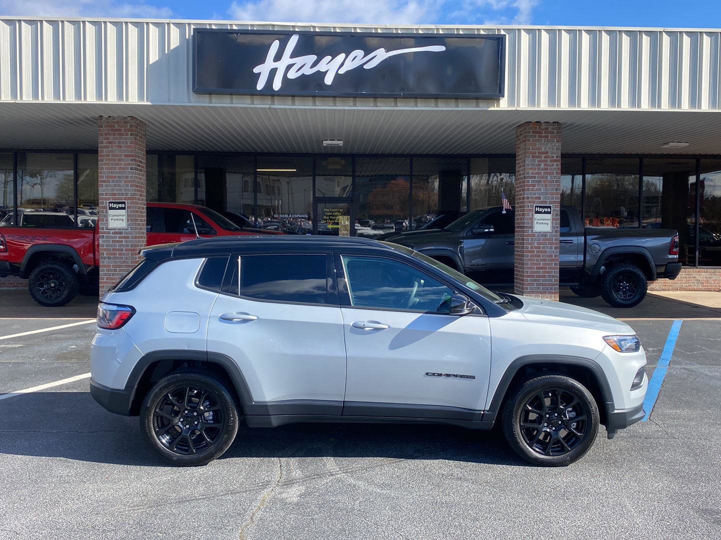 Used 2024 Jeep Compass Latitude w/ Altitude Special Edition image 4