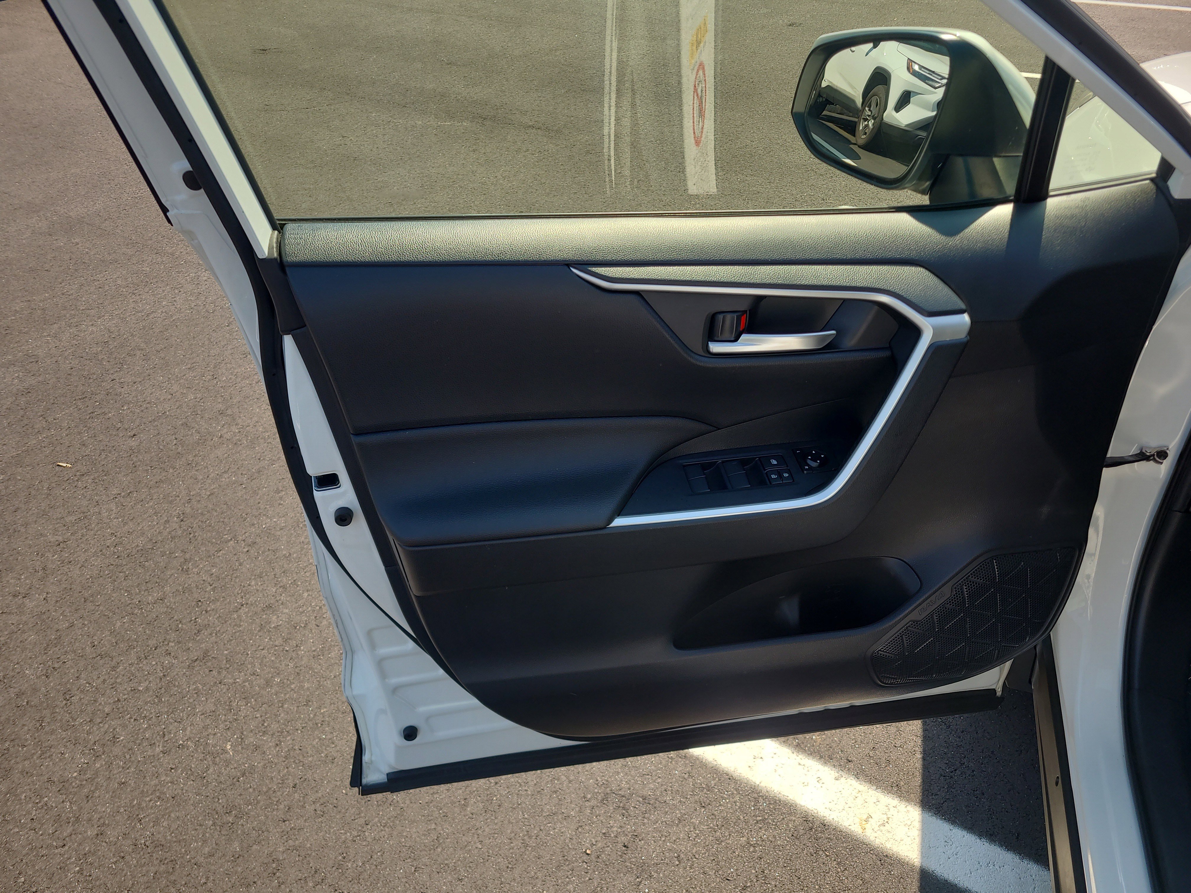 Certified 2019 Toyota RAV4 XLE w/ Convenience Package AWD/4WD image 14