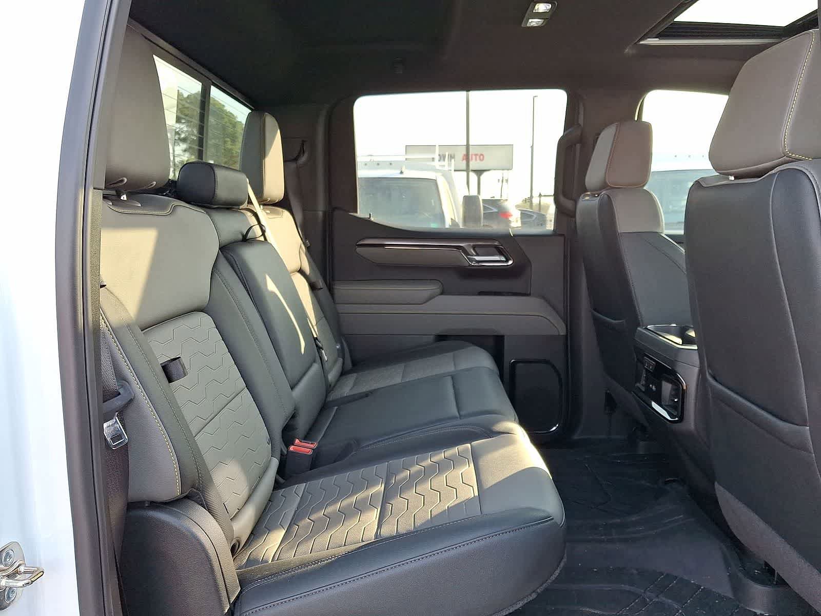 Used 2025 Chevrolet Silverado 1500 ZR2 w/ Technology Package image 34