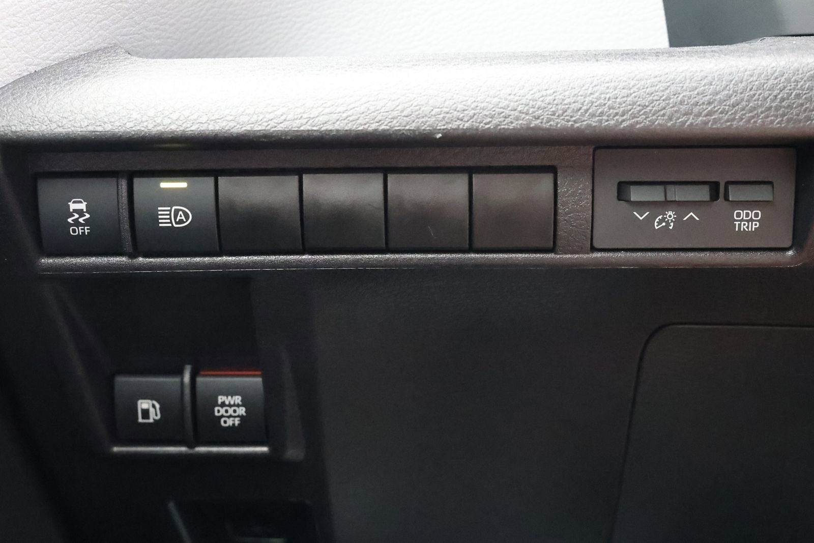 Used 2025 Toyota Sienna XLE image 24