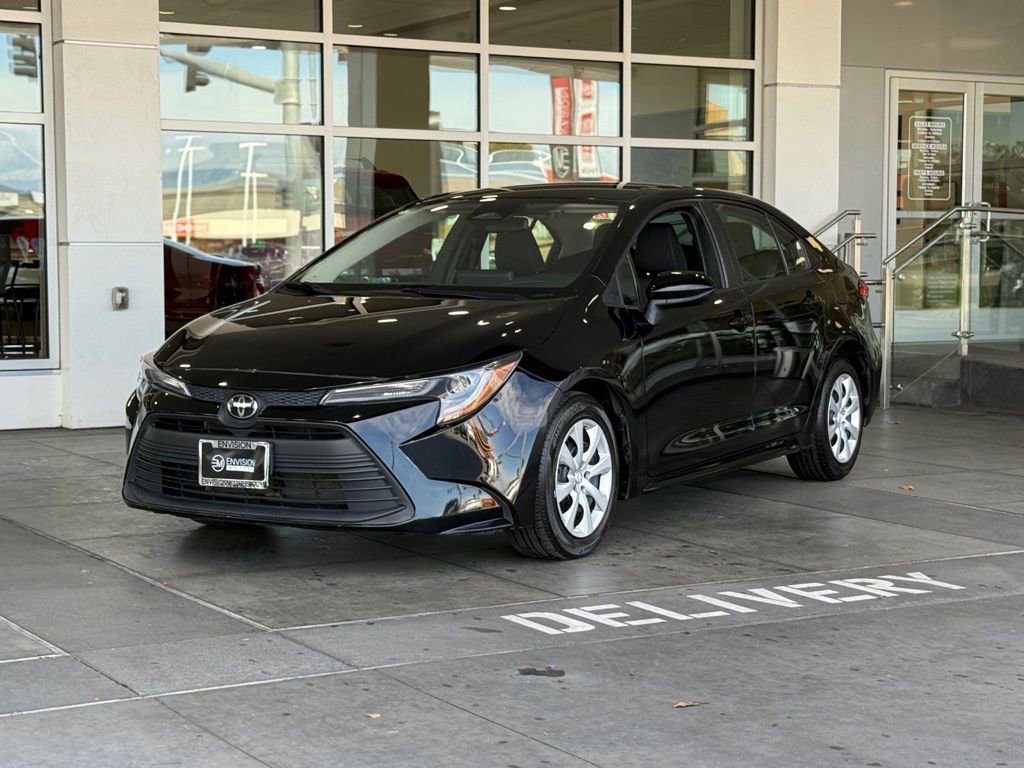 Used 2024 Toyota Corolla LE image 2