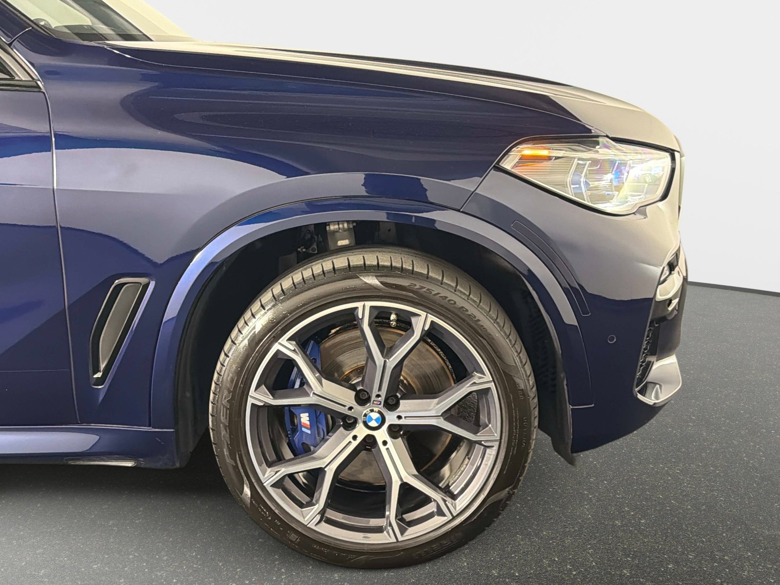 Used 2021 BMW X5 M50i w/ Executive Package image 20