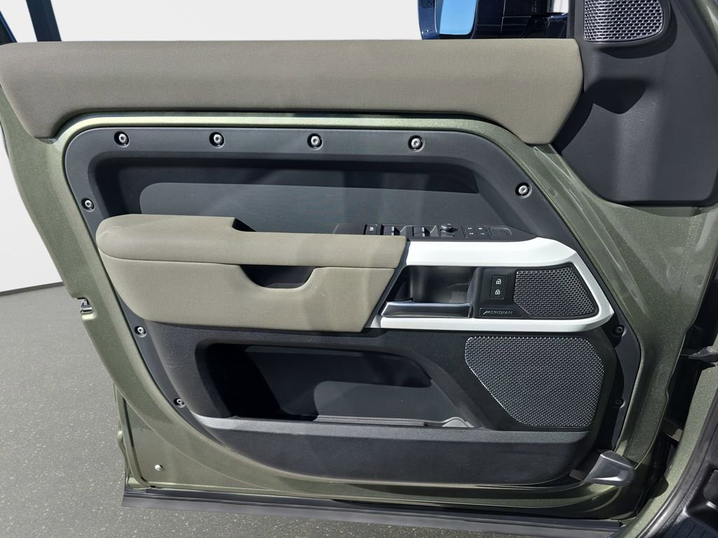 Used 2021 Land Rover Defender 110 SE image 30