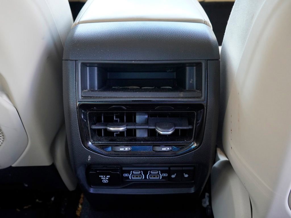Used 2022 Jeep Grand Cherokee Limited AWD/4WD image 19