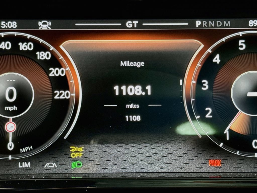 Used 2025 Aston Martin Vanquish RWD image 12