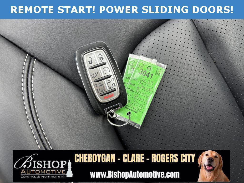 Used 2023 Chrysler Pacifica Touring-L image 12