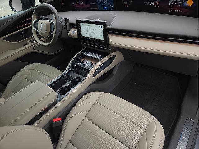 Used 2025 Lincoln Nautilus Reserve AWD/4WD image 12