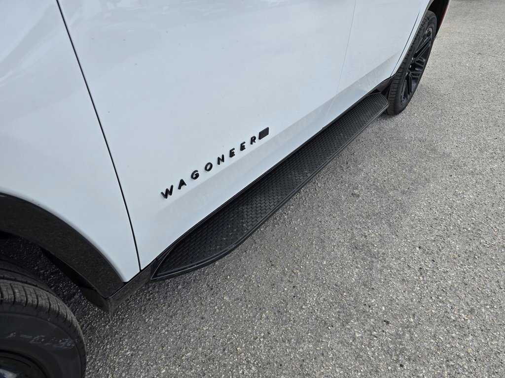 New 2025 Jeep Wagoneer L Series II w/ HD Trailer Tow Package w/25F image 10