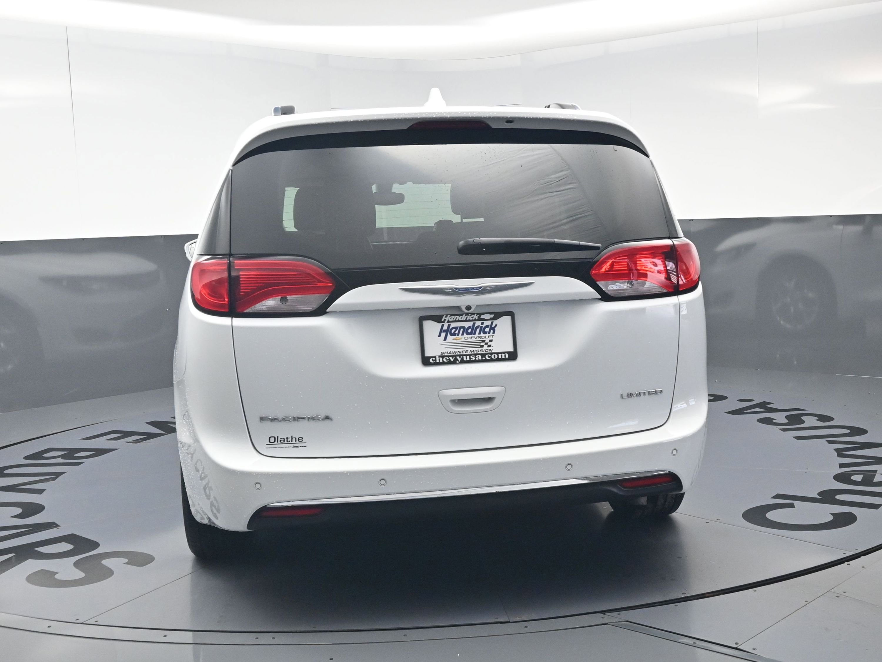 Used 2017 Chrysler Pacifica Limited w/ UConnect Theater Package image 8