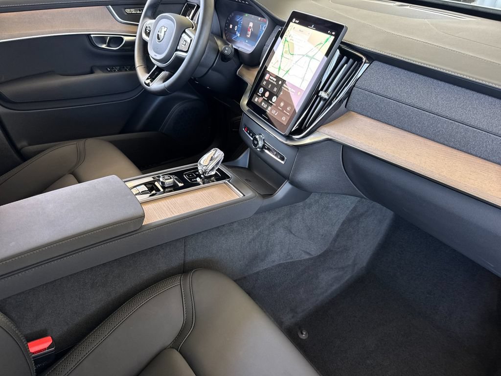 New 2026 Volvo XC90 B5 Core AWD/4WD image 16