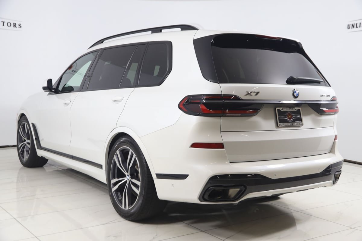 Used 2024 BMW X7 xDrive40i w/ M Sport Package AWD/4WD image 4