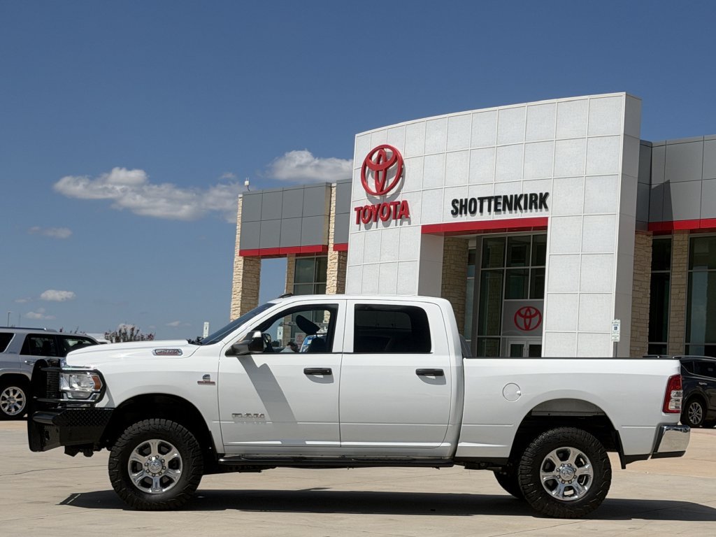 Used 2022 RAM 2500 Tradesman w/ Chrome Appearance Group AWD/4WD image 3