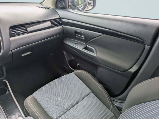 Used 2019 Mitsubishi Outlander ES FWD image 17