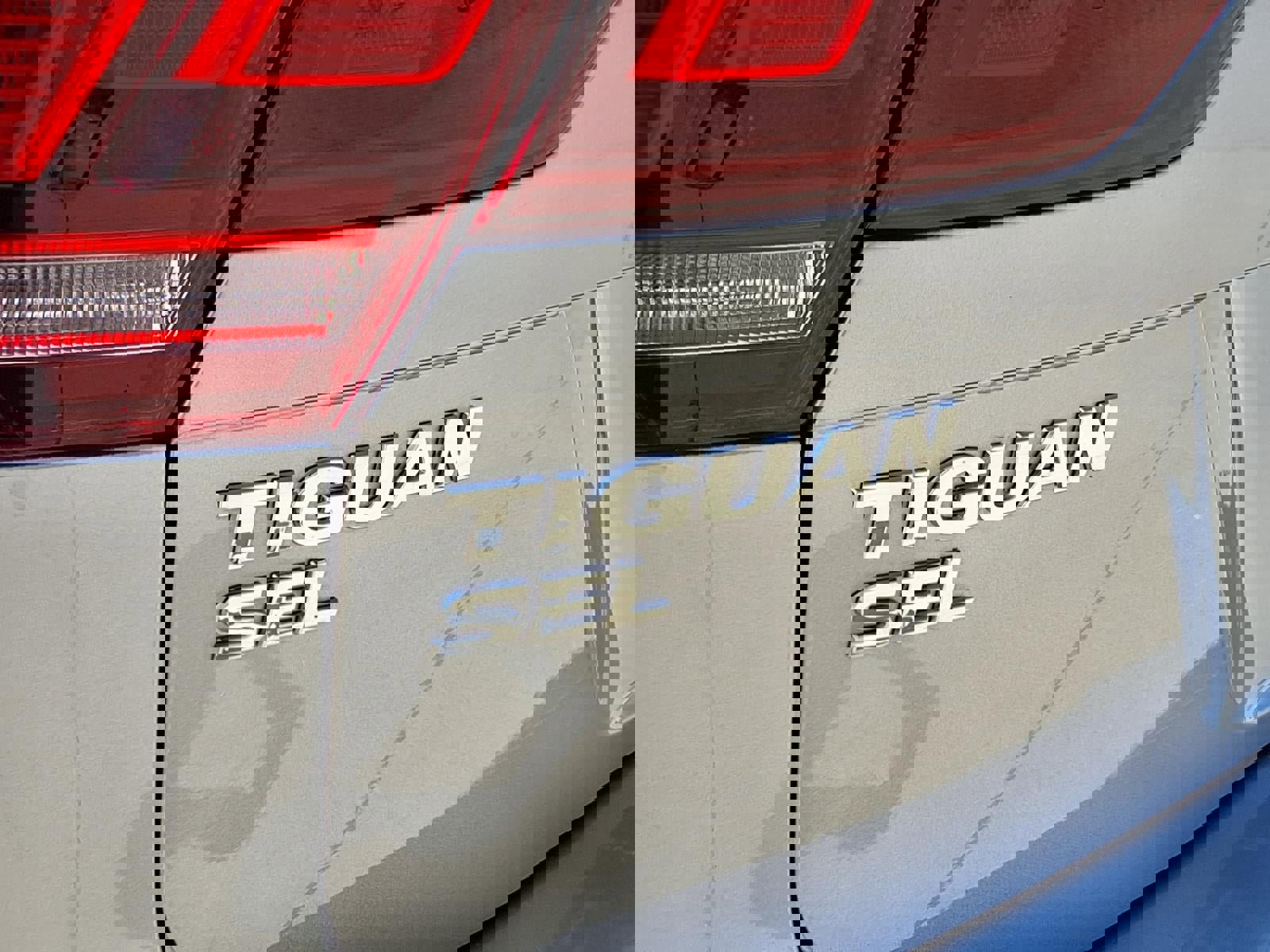 Used 2021 Volkswagen Tiguan SEL w/ 2-Row Tiguan MDO Package AWD/4WD image 36