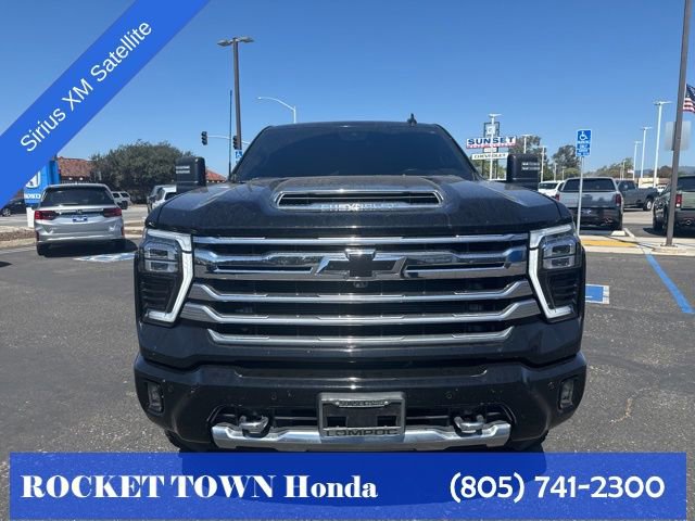 Used 2024 Chevrolet Silverado 2500 High Country w/ High Country Premium Package AWD/4WD image 3
