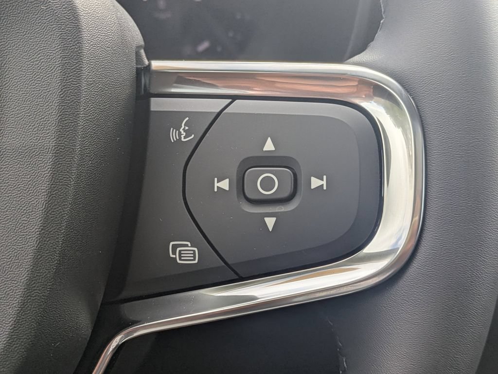 Certified 2026 Volvo XC40 B5 Core AWD/4WD image 28