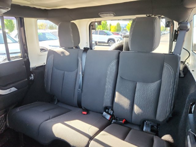 Used 2017 Jeep Wrangler Unlimited Sahara w/ Dual Top Group AWD/4WD image 27