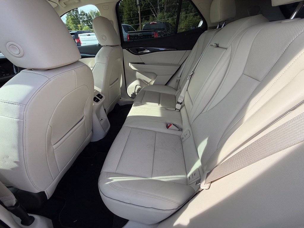 Used 2023 Buick Envision Essence AWD/4WD image 50