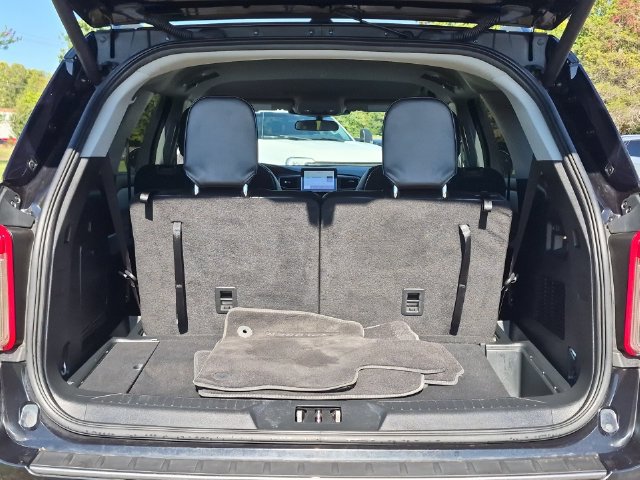Used 2024 Ford Explorer XLT w/ Equipment Group 202A AWD/4WD image 32