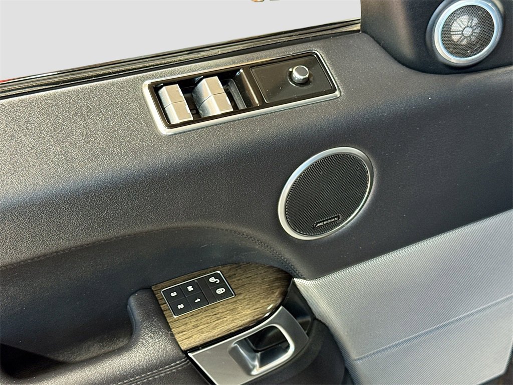 Used 2018 Land Rover Range Rover Sport SE image 25