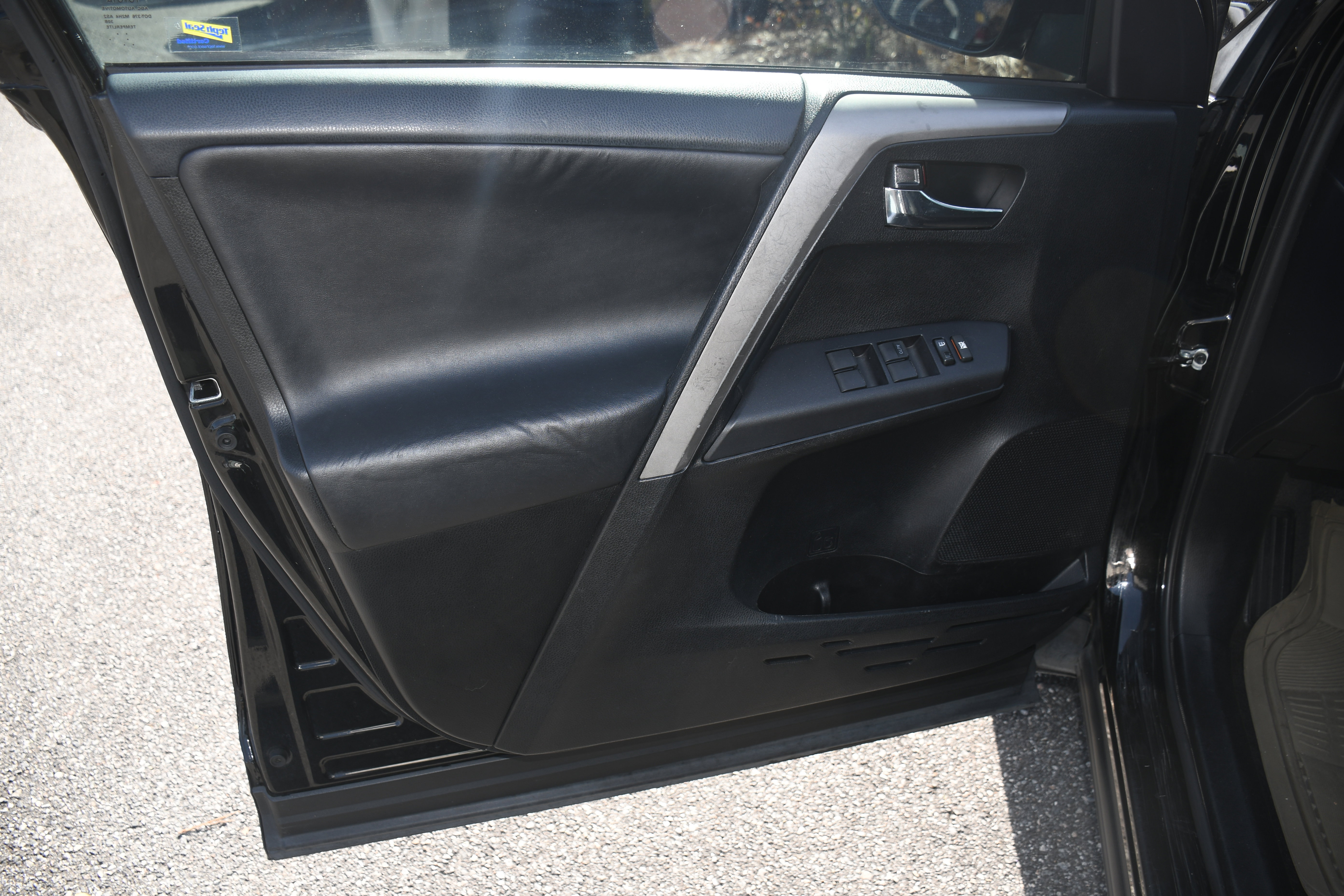 Used 2017 Toyota RAV4 XLE image 10