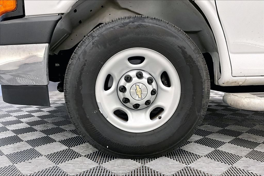 Used 2025 Chevrolet Express 2500 w/ Driver Convenience Package RWD image 8