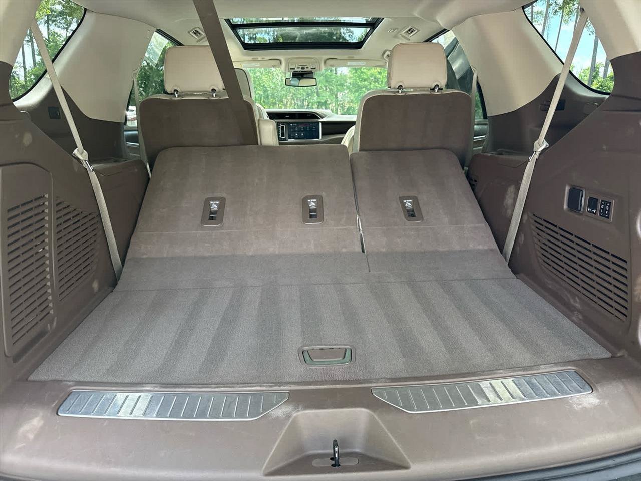 Used 2023 GMC Yukon Denali AWD/4WD image 13