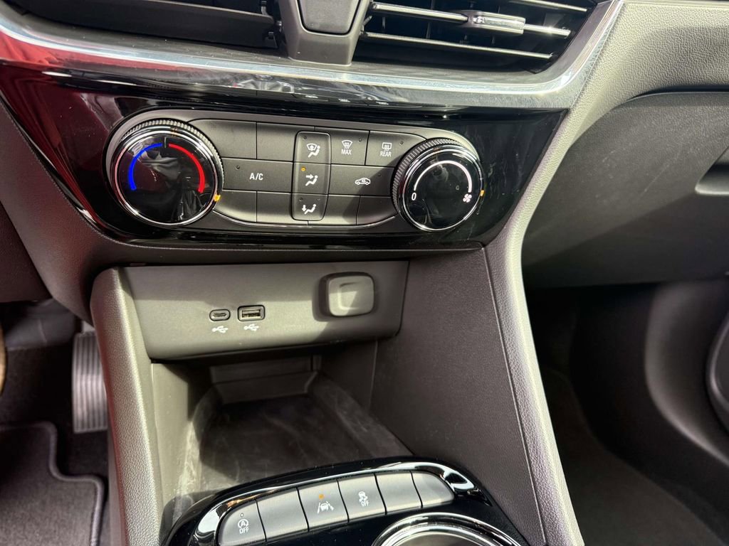 Used 2025 Buick Encore GX Sport Touring image 21