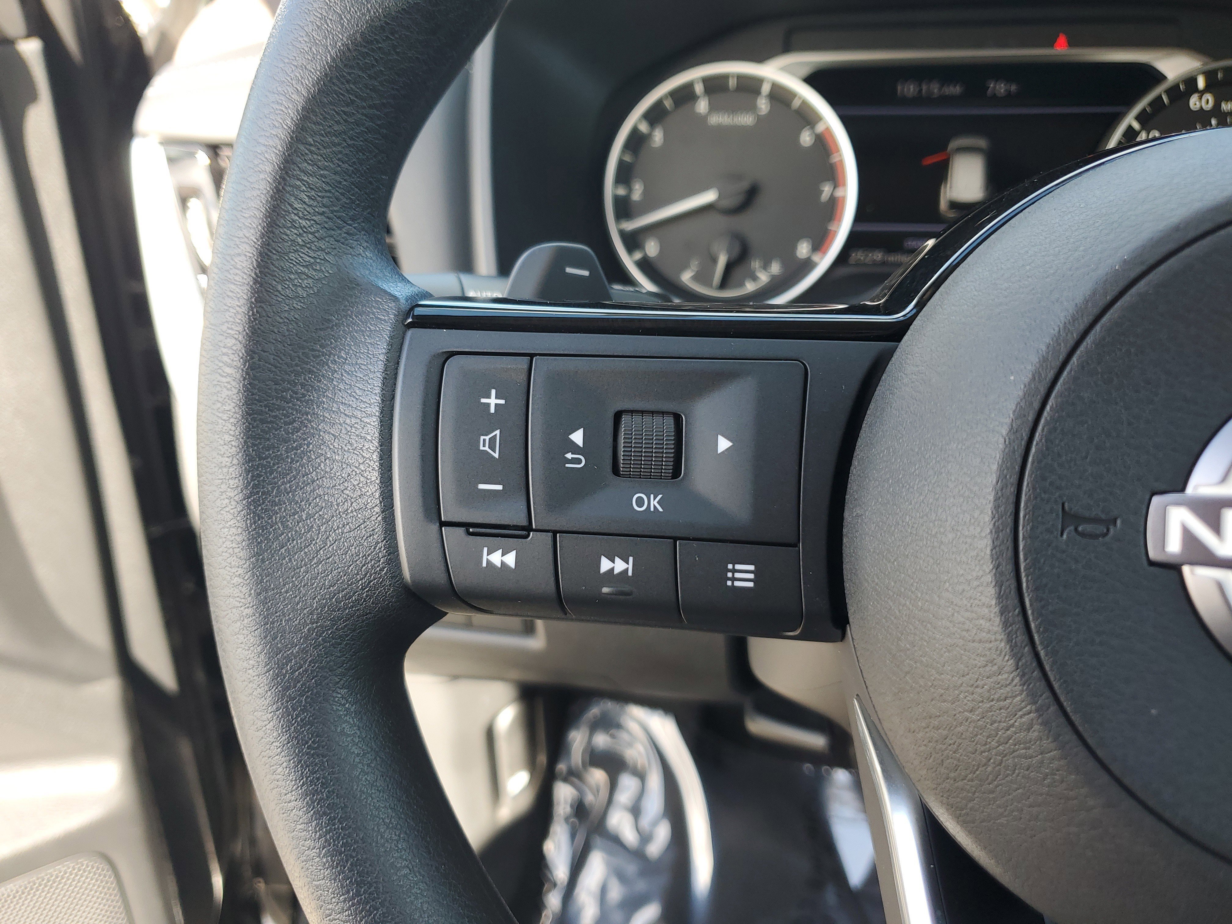 Used 2022 Nissan Rogue SV image 27