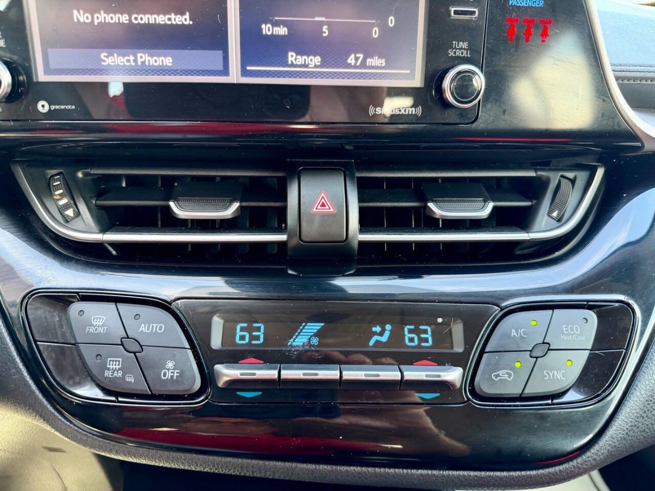 Used 2021 Toyota C-HR LE FWD image 32