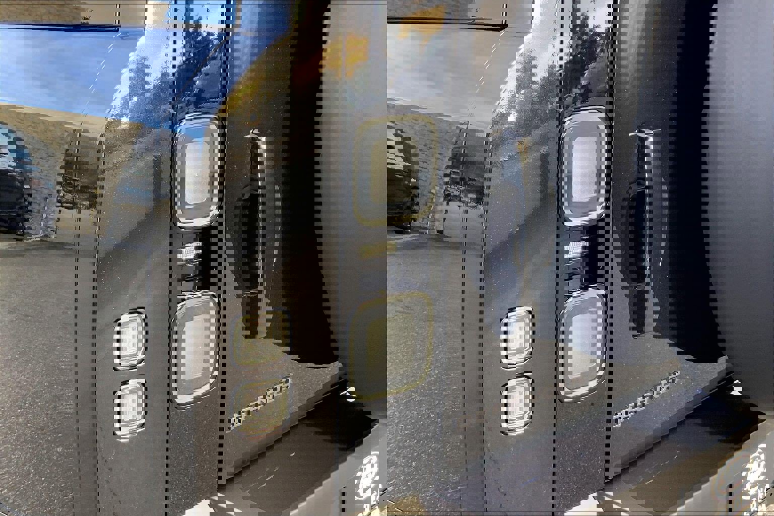 New 2026 Land Rover Defender 130 X-Dynamic SE image 5