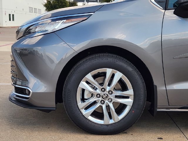 New 2026 Toyota Sienna Limited FWD image 5