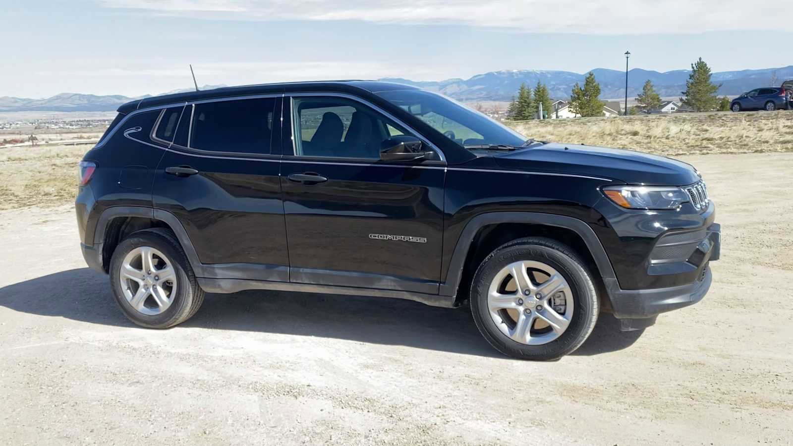 Used 2024 Jeep Compass Sport image 2