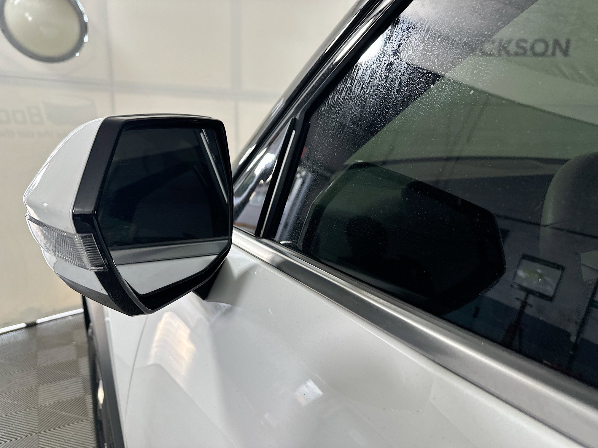 Used 2024 Kia EV9 Wind image 10