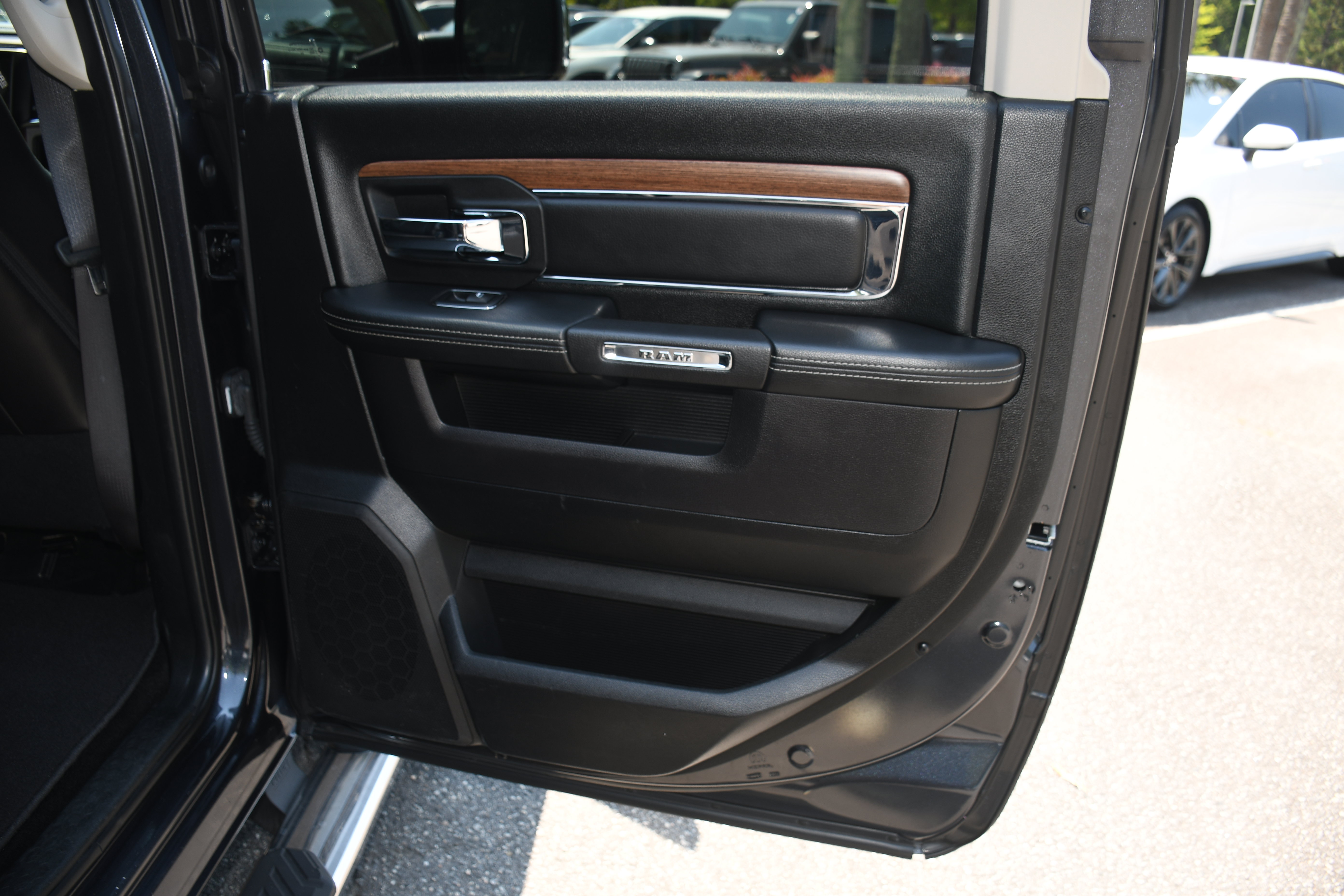 Used 2016 RAM 1500 Laramie w/ Convenience Group RWD image 17