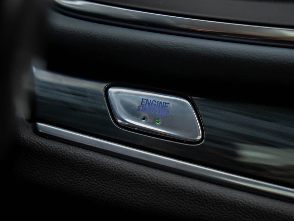 Used 2019 Buick Enclave Essence w/ LPO, Sport Appearance Package image 21