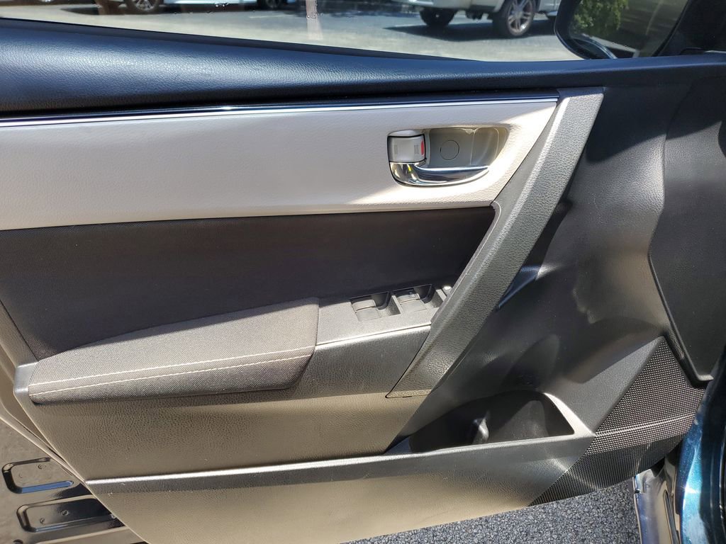 Used 2019 Toyota Corolla LE FWD image 17