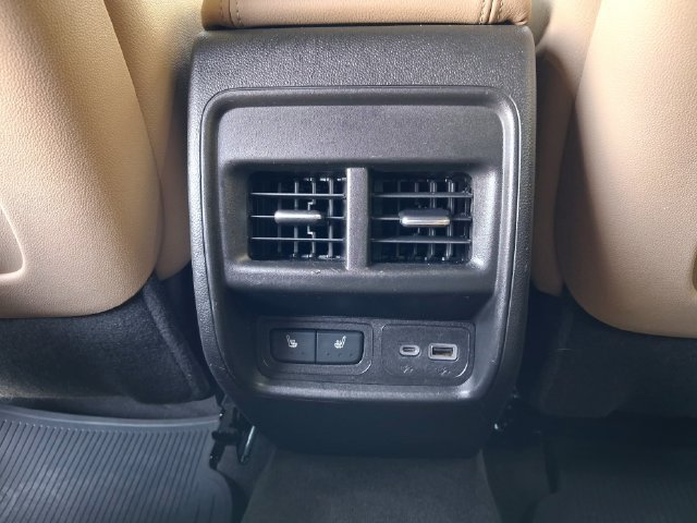 Used 2024 Cadillac XT4 Luxury w/ Cold Weather Package FWD image 24