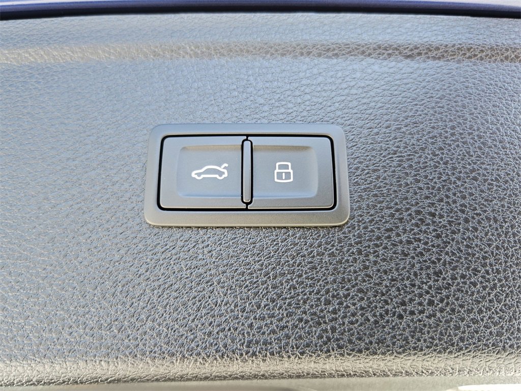 Used 2025 Audi Q5 2.0T Premium Plus w/ Premium Plus Package image 32