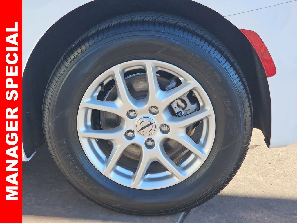 Used 2024 Chrysler Pacifica Touring-L image 37