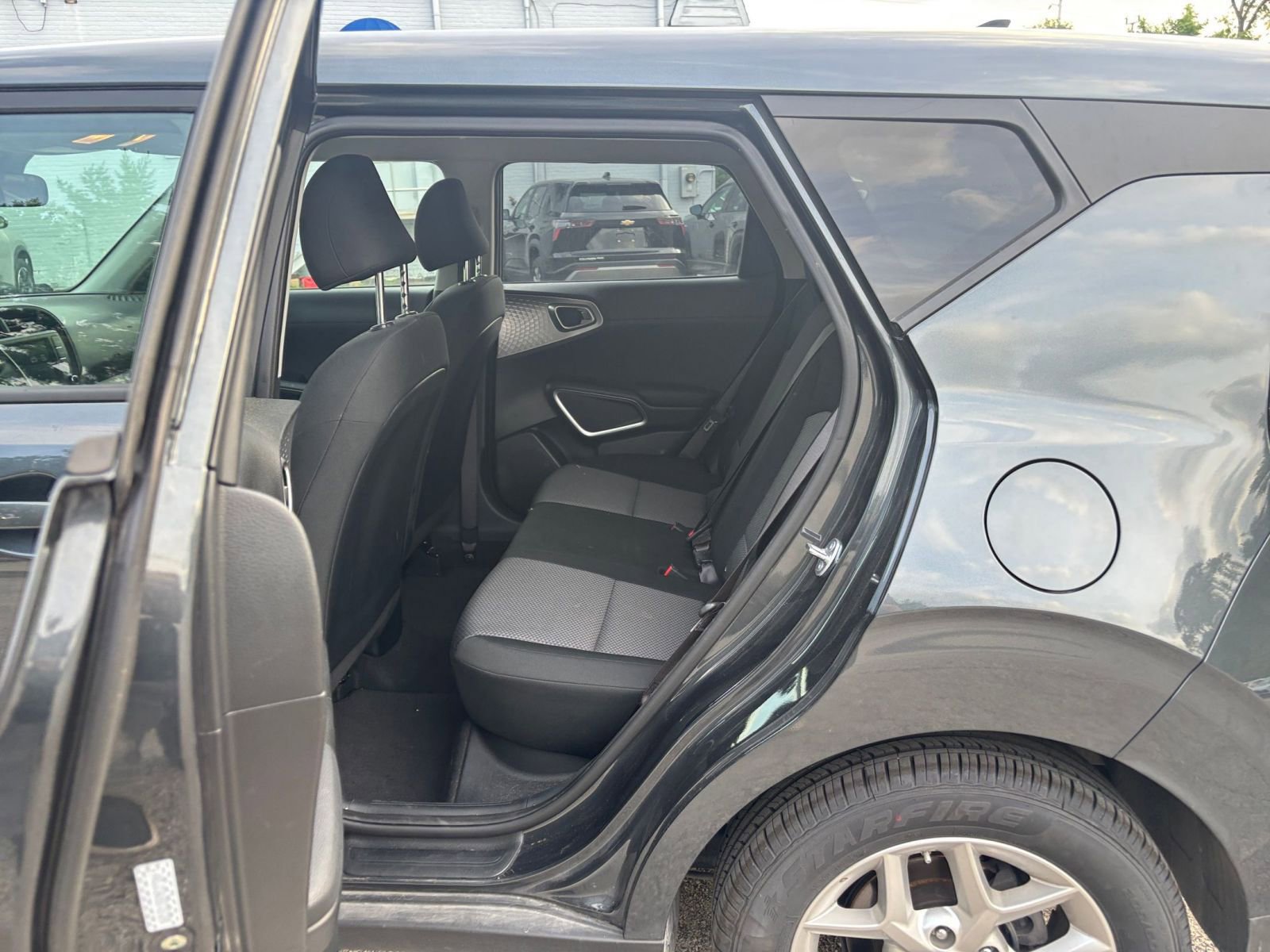 Used 2025 Kia Soul LX w/ LX Technology Package FWD image 23
