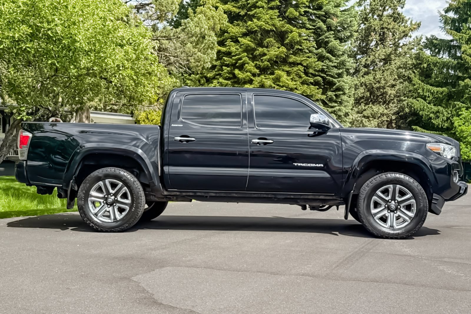 Used 2017 Toyota Tacoma Limited AWD/4WD video 3