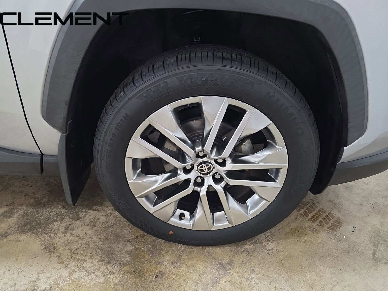 Used 2021 Toyota RAV4 XLE Premium image 39