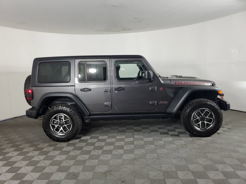 Used 2025 Jeep Wrangler Unlimited Rubicon w/ Convenience Group AWD/4WD image 3