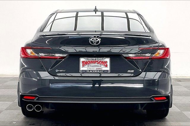 Used 2025 Toyota Camry SE w/ Convenience Package image 3