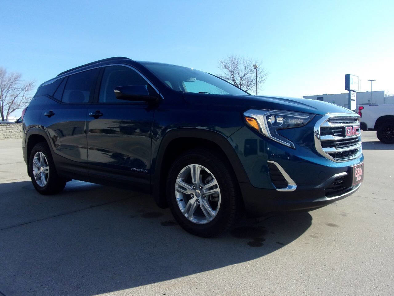 Used 2021 GMC Terrain SLE w/ Driver Convenience Package AWD/4WD image 4